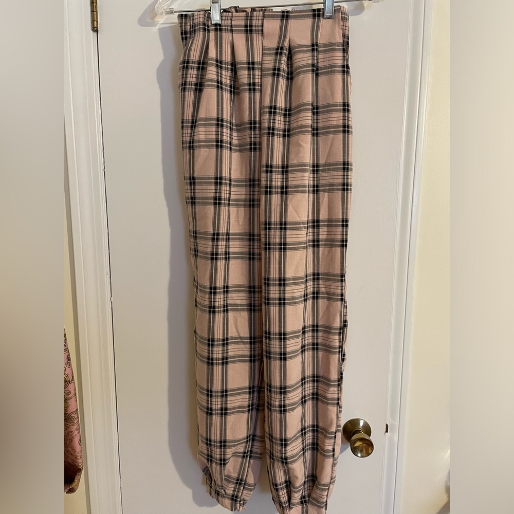 Super cute plaid elastic waist and ankles size small